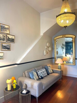 Living area - Hotel Restaurant Christophe Colomb (Calvi)
