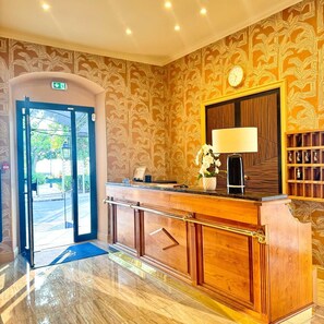 Lobby - Hotel Restaurant Christophe Colomb (Calvi)