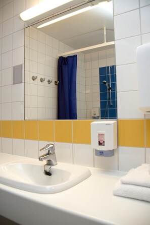 Bathroom - Ulleval Hotel (Oslo)