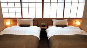 Una scrivania, Wi-Fi gratuito, lenzuola