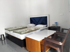 Deluxe Room - Shri Narsingh Tourist complex (Gangotri)