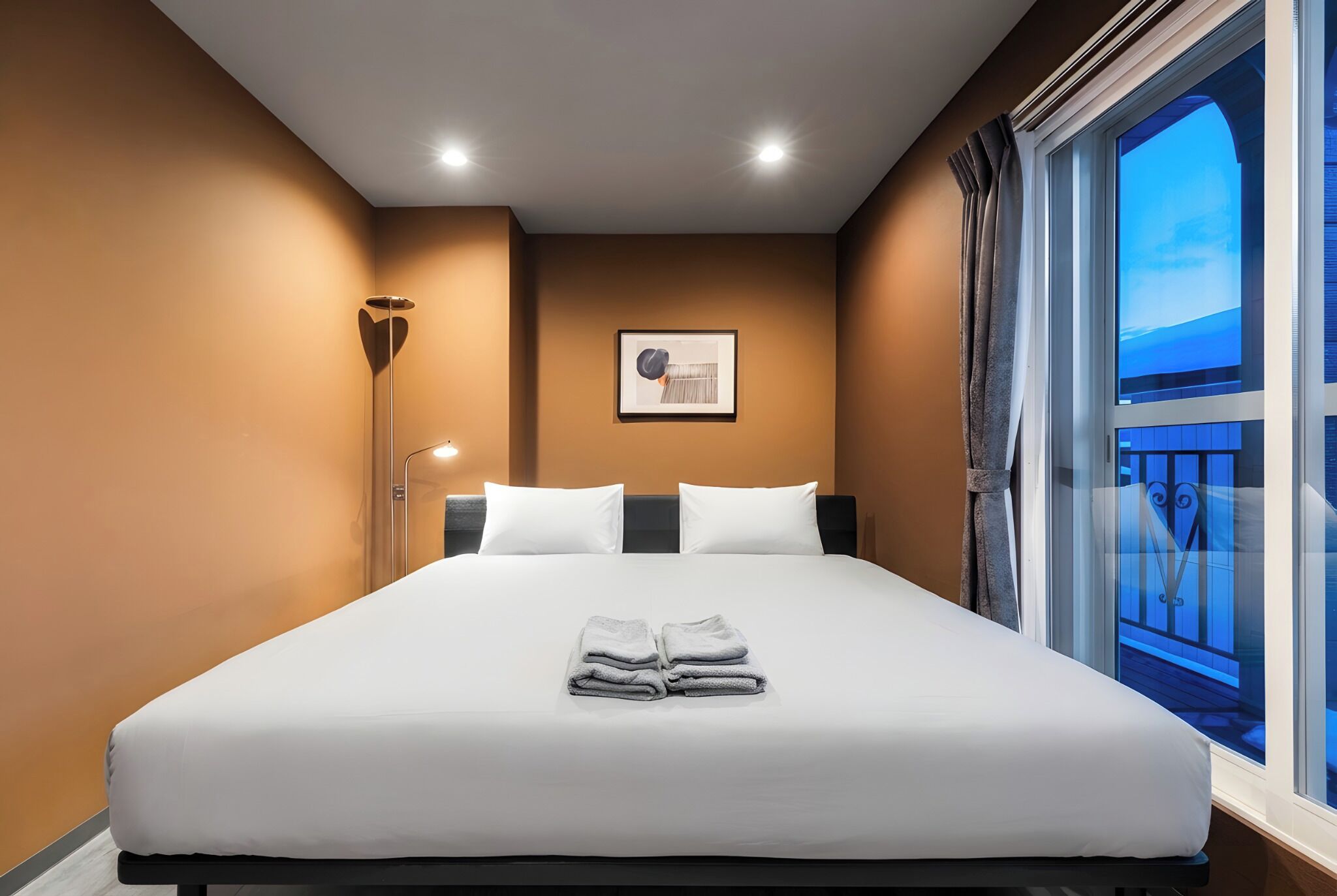 5 bedrooms, desk, iron/ironing board, free WiFi