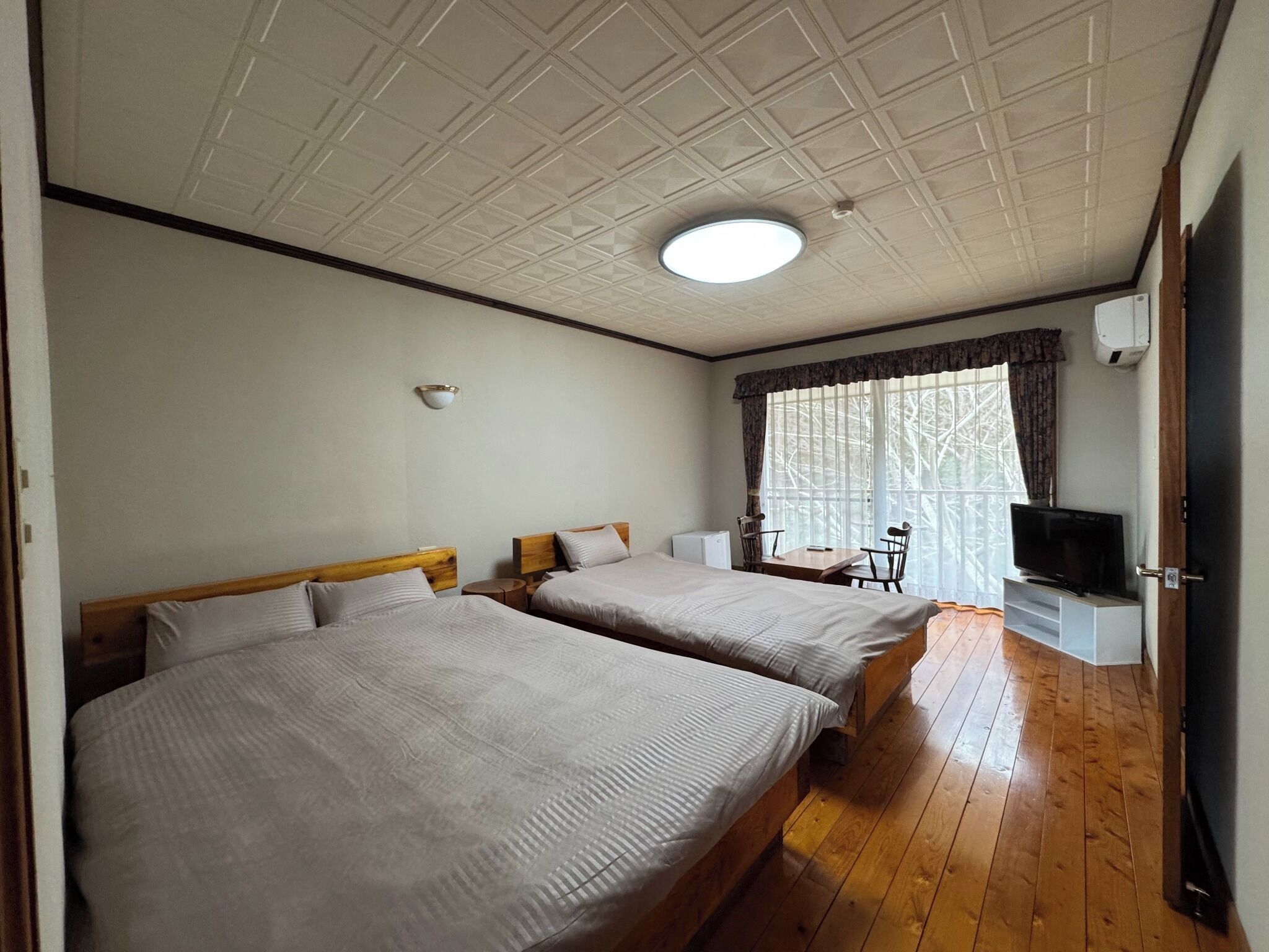 5 bedrooms, desk, free WiFi, bed sheets