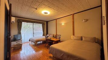 5 bedrooms, desk, free WiFi, bed sheets