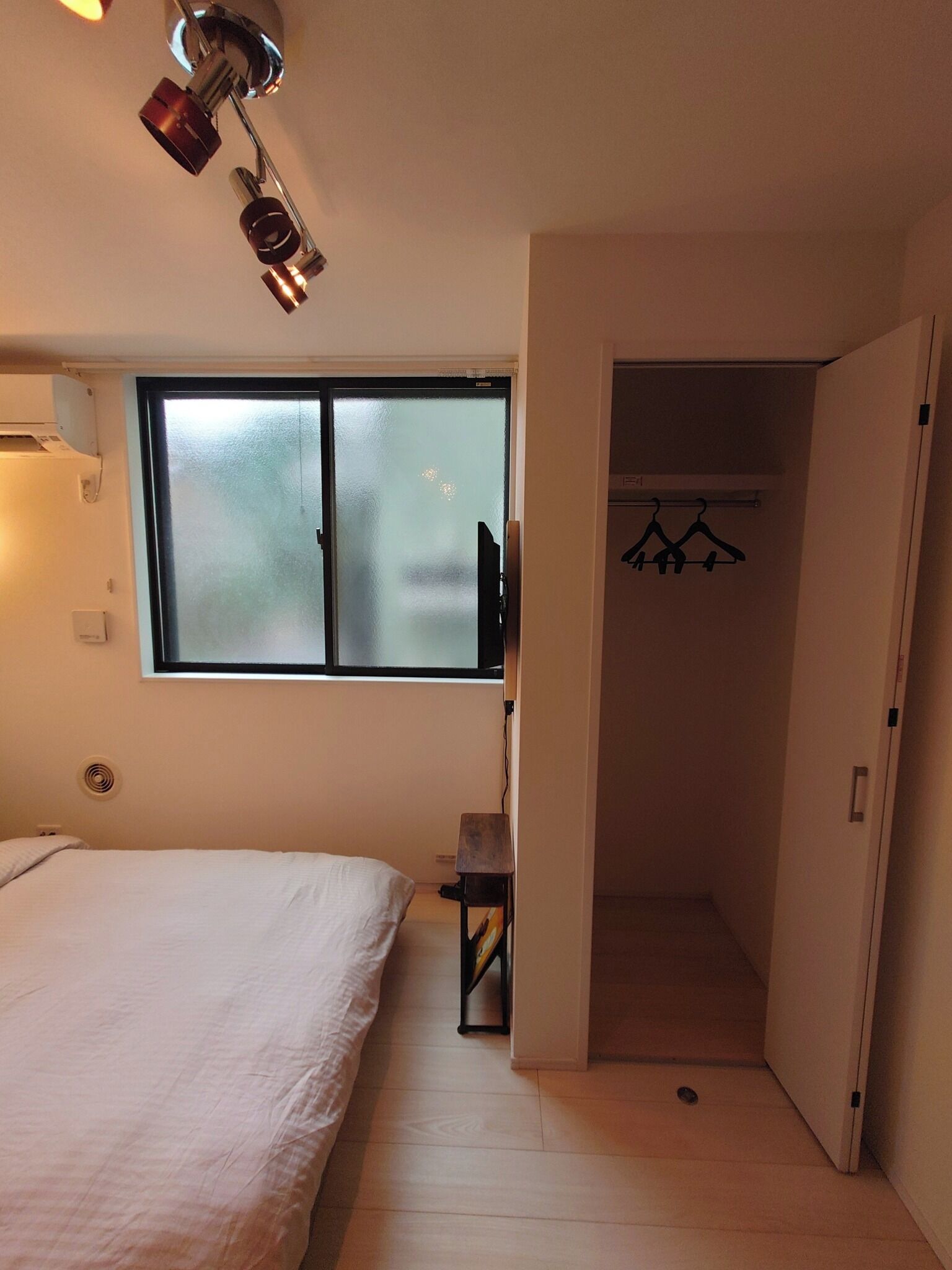 1 chambre, fer et planche à repasser, Wi-Fi gratuit, draps fournis