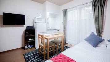 1 bedroom, desk, free WiFi, bed sheets