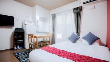 1 bedroom, desk, free WiFi, bed sheets