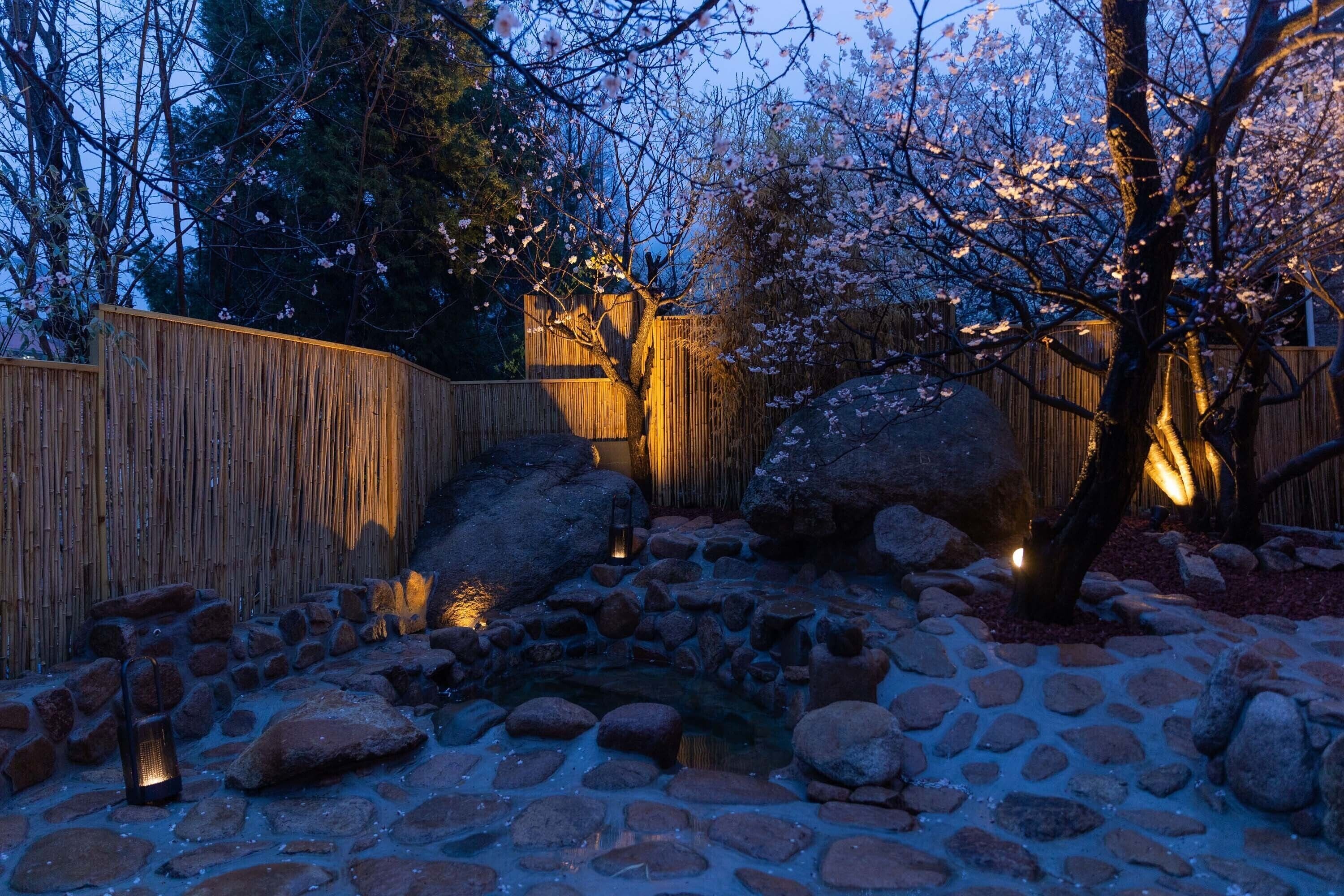 Premier Suite, Patio, Mountain View | Teres/patio