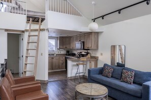Smart TV, fireplace - Experience luxury at Double Diamond #5: a 2BR ski-in/ski-out gem in Telluride! (Telluride)