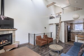 Smart TV, fireplace - Experience luxury at Double Diamond #5: a 2BR ski-in/ski-out gem in Telluride! (Telluride)
