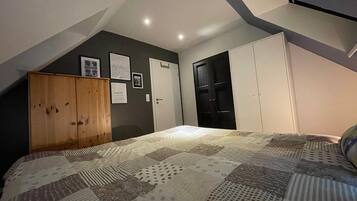 Iron/ironing board, WiFi, bed sheets