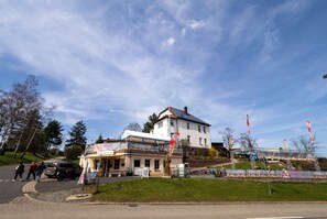 Exterior - Cozy vacation apartment with a view of the mountain lake. (Güntersberge)