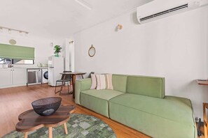 TV - Sheridan Nook I Near Hospital I Pool I Parking (Cairns North)