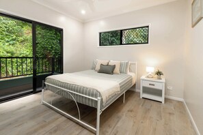 Iron/ironing board, WiFi, bed sheets - Rainforest Escape w/ Private Pool & Mountain Views (Caravonica)