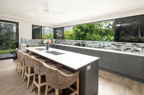 Rainforest Escape w/ Private Pool & Mountain Views