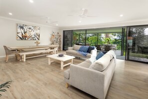 TV, offices - Rainforest Escape w/ Private Pool & Mountain Views (Caravonica)