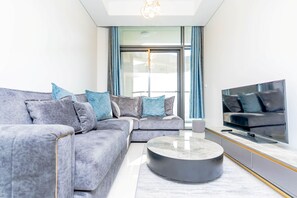 55-inch Smart TV with digital channels, Netflix, streaming services - Lavish-luxury facilities in Aykon city (Dubai)