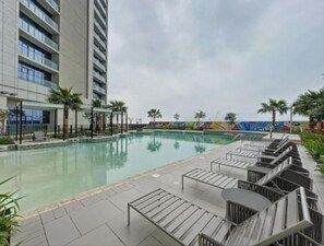 Outdoor pool - Lavish-luxury facilities in Aykon city (Dubai)