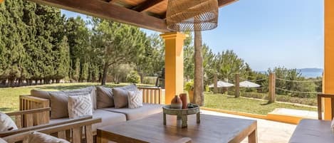 屋外ダイニングエリア