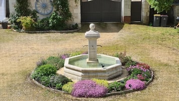 Luxury Suite, Private Bathroom | Property grounds