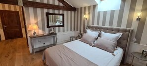 Cortinas blackout y sistema de insonorización 