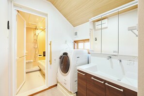 Shower, hair dryer, bidet, towels