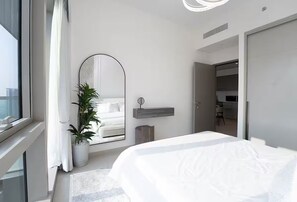 Tabla de planchar con plancha, wifi y ropa de cama 