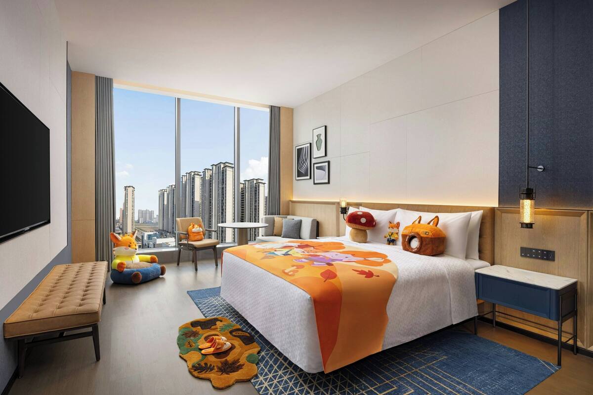 Family Room, 1 King Bed, City View | Free WiFi