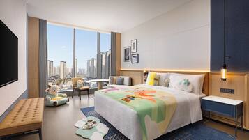 Habitación familiar, 1 cama King size, vista a la ciudad | Insonorización y wifi gratis