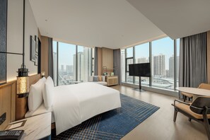 Premier Room, 1 King Bed, River View