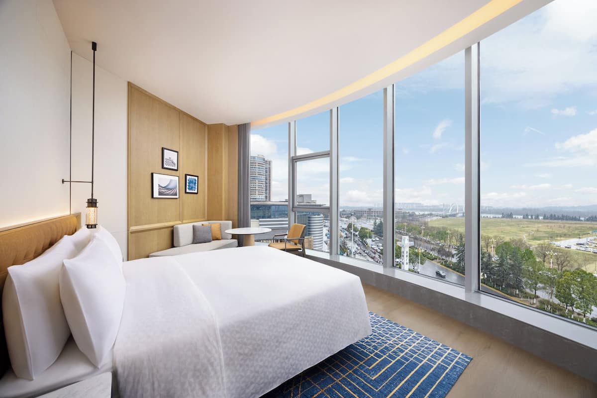 尊贵套房, 1 张特大床, 河景 | 免费 WiFi