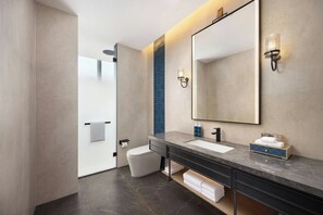 Bathroom - Four Points by Sheraton Hanzhong Riverside (Hanzhong)