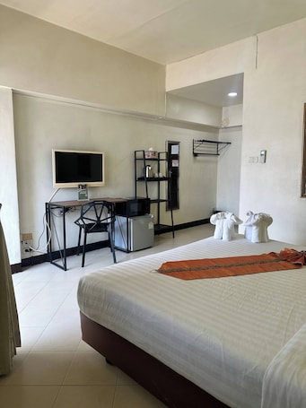 Quarto, 1 quarto, acessível, piscina particular | Comodidades do quarto. Room-private Apartment in City Center an