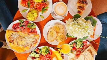 Daily continental breakfast (EUR 10 per person)