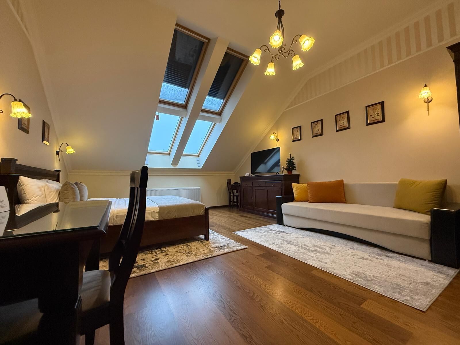 Studio supérieur | Coffre-fort, espace de travail pour ordinateurs portables