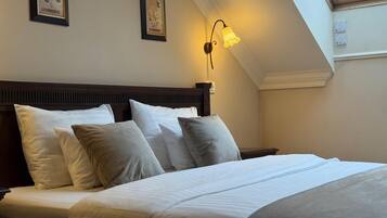 Coffre-fort, rideaux d’obscurcissement, système d’insonorisation