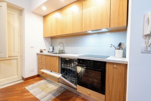 Microwave, oven, stovetop, dishwasher - Appartamento 150 mq. per famiglie e gruppi di amici (Catania)