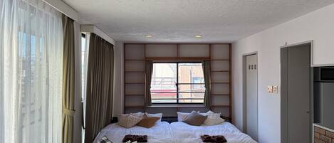 Apartment | Desk, blackout drapes, free WiFi