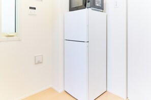 201/3ppl | Private kitchen | Fridge, microwave, stovetop, cookware/dishes/utensils - Zenith Nakano Shinbashi (Tokyo)