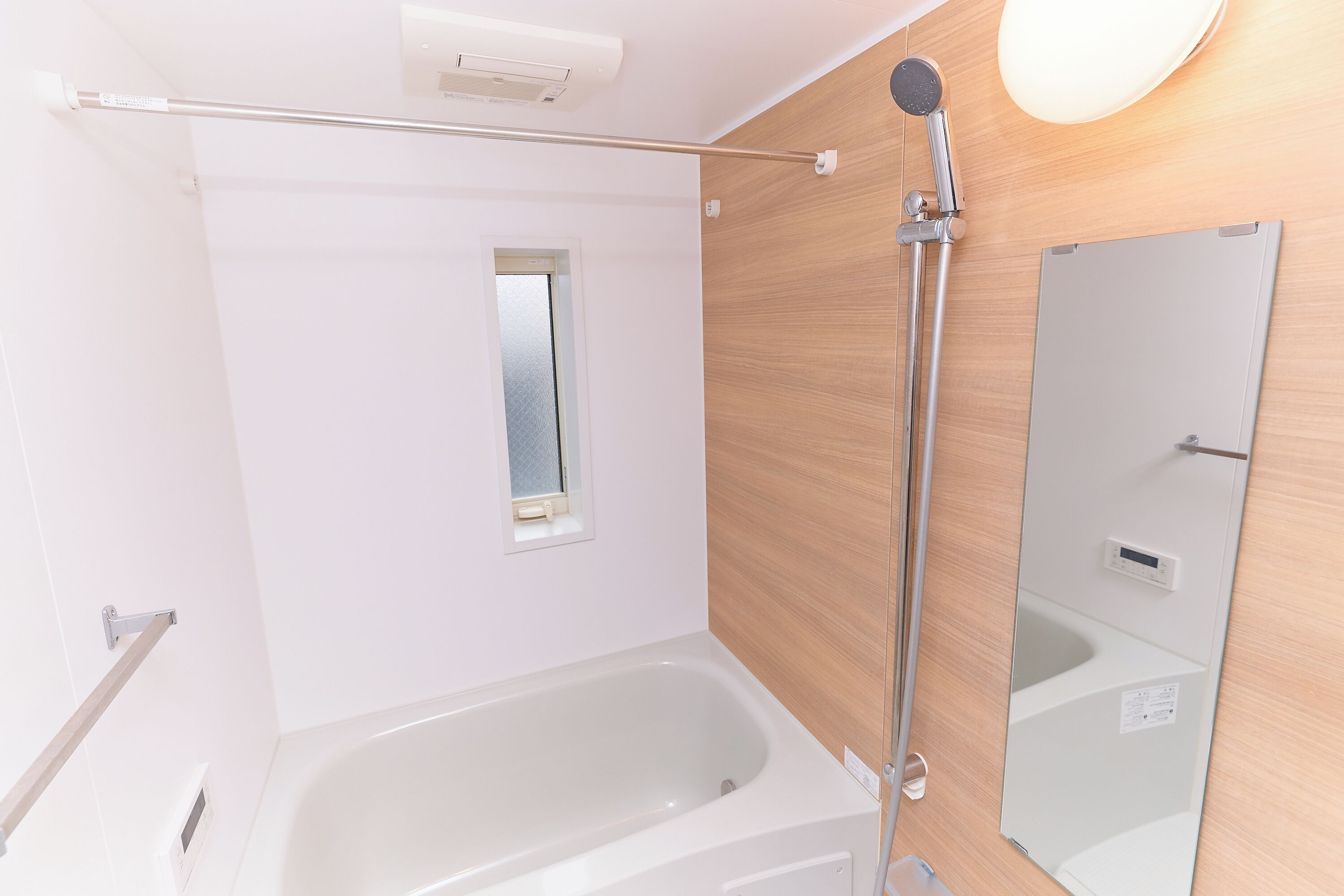 Combined shower/tub, free toiletries, hair dryer, slippers