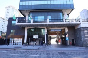 Exterior - Deluxe Twin Room with View (Cardiff)