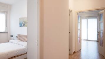 Schreibtisch, BĂŒgeleisen/BĂŒgelbrett