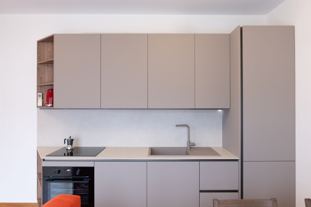 Frigorifero, lavastoviglie, tostapane, pentole/stoviglie/utensili