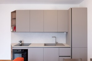 Frigorifero, lavastoviglie, tostapane, pentole/stoviglie/utensili