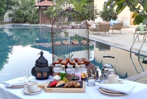 Outdoor dining - Bhanu The Fern Forest Resort & Spa Jambughoda (JAMBUGHODA)
