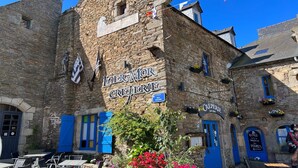 A historic stone building with a sign for 'Laer Mor Creperie'.