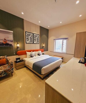 ห้องลักซ์ชัวรี่ดับเบิล | ตู้นิรภัยในห้องพัก, ห้องพักตกแต่งอย่างมีเอกลักษณ์, ห้องเก็บเสียง