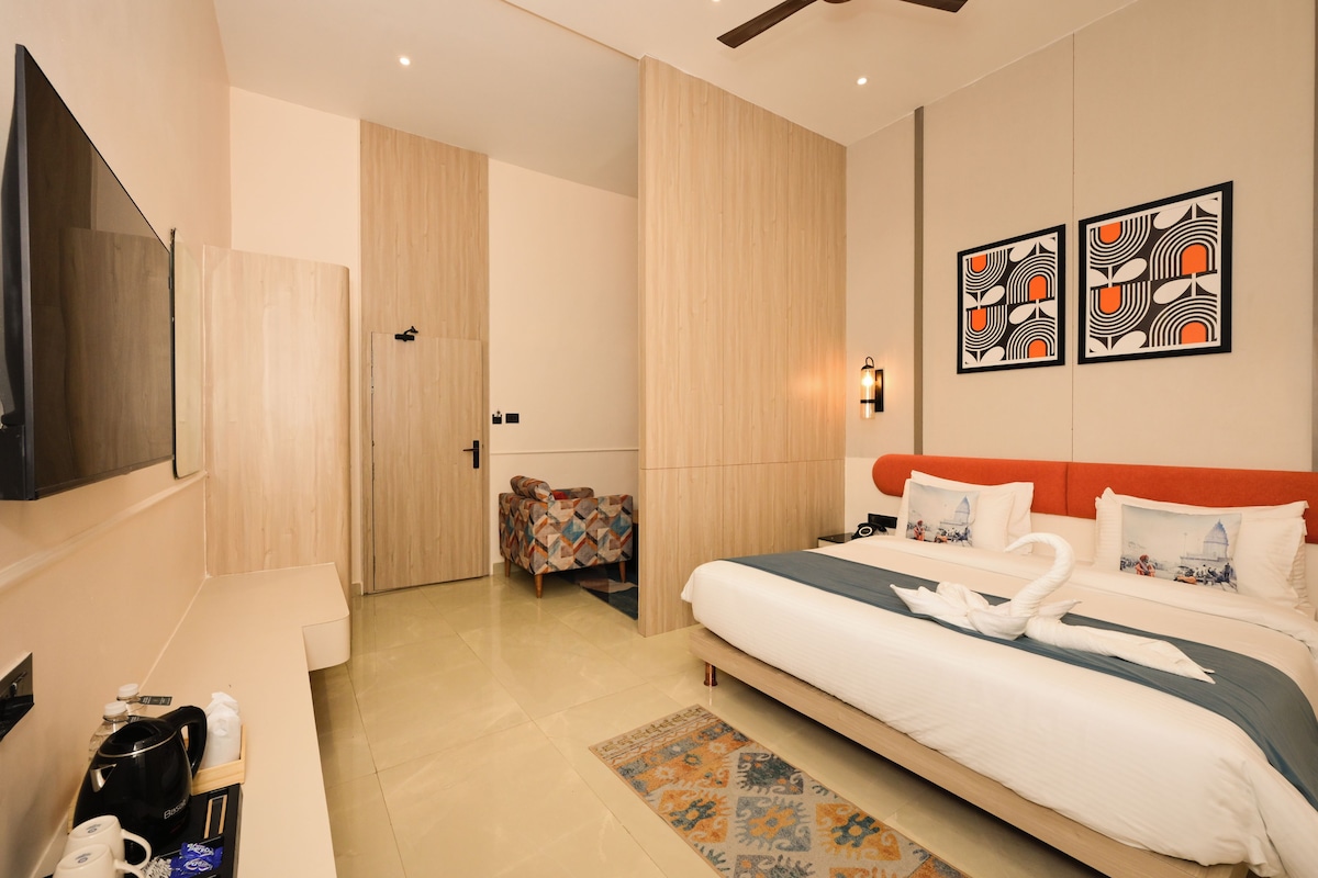 Superior Suite | In-room safe, soundproofing, iron/ironing board, WiFi (free)
