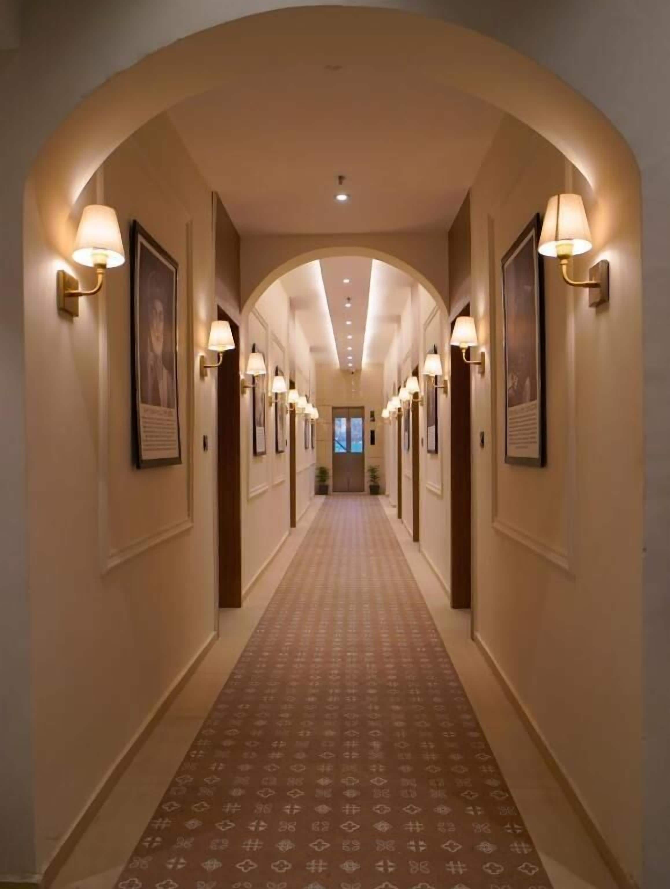 المنشأة من الداخل