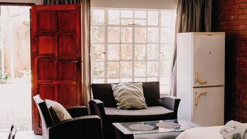 Standard Studio, 1 Double Bed | Living area